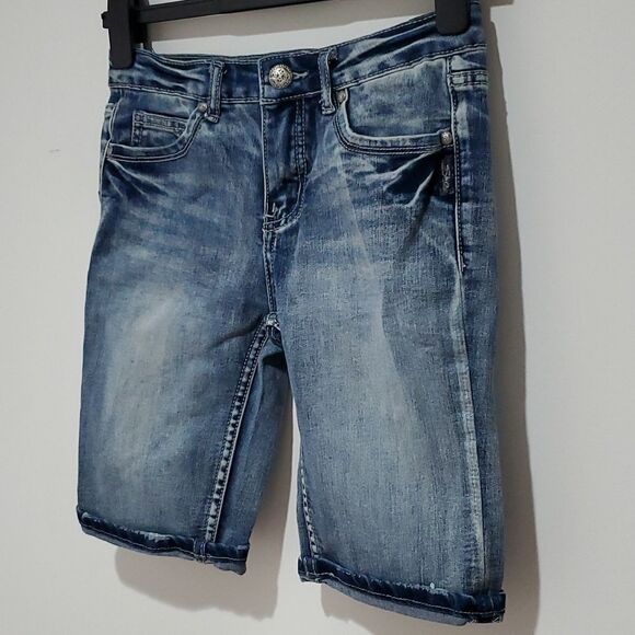 SILVER Tina 26x8.5 jean shorts - Picture 2 of 8